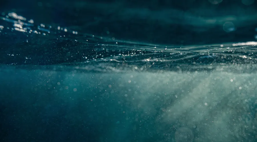Underwater,Photography,Of,The,Deep,Ocean,With,The,Ocean,Surface