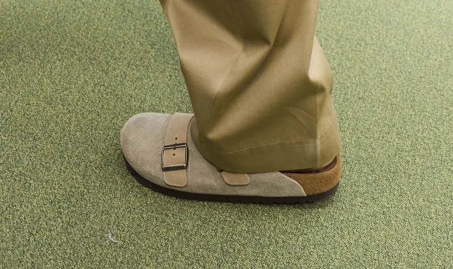 Tres en uno: Sacai hace un remix de tus Birkenstocks favoritas