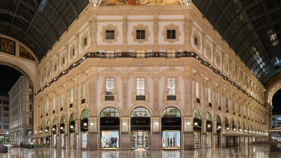 Exterior de Prada Galleria en la Galleria Vittorio Emanuele II de Milán