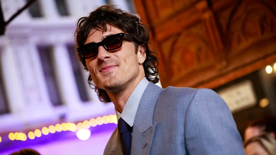 amigos-jacob-elordi-alfombra-roja.jpg