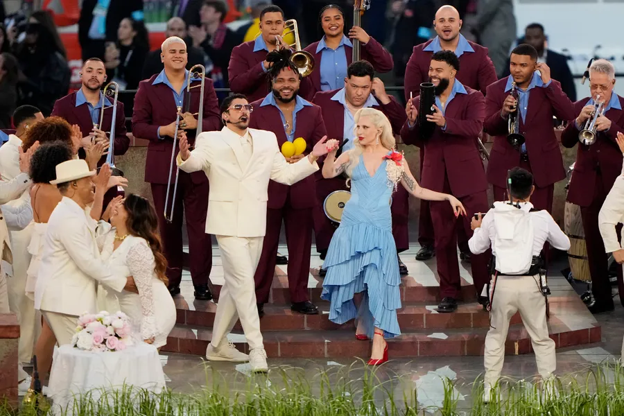 super bowl bad bunny marcas moda