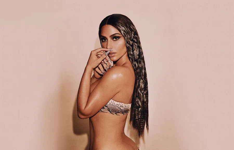 KIM-KARDASHIAN-MAL-PHOTOSHOP-CRITICADA
