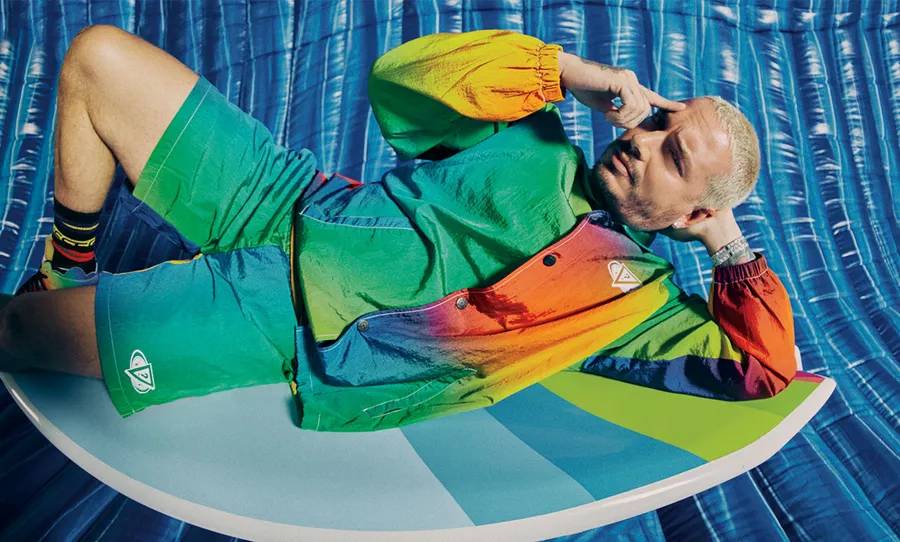 j-balvin-guess-elle-man-colores-1