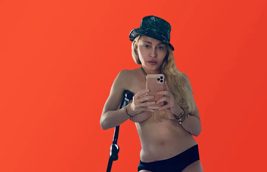 madonna-topples-fans-enojados