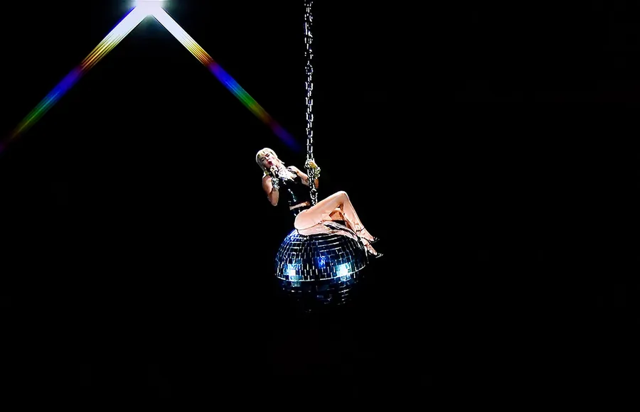 Los momentos imperdibles de los VMAs desde Miley hasta Maluma
