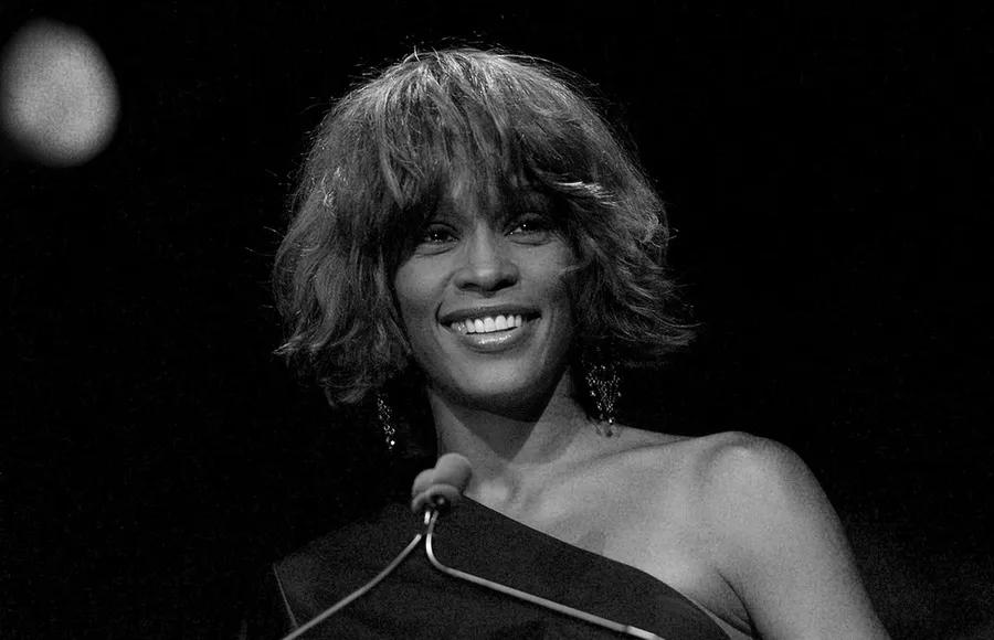 Whitney-Houston-Whitney-Houston-tour