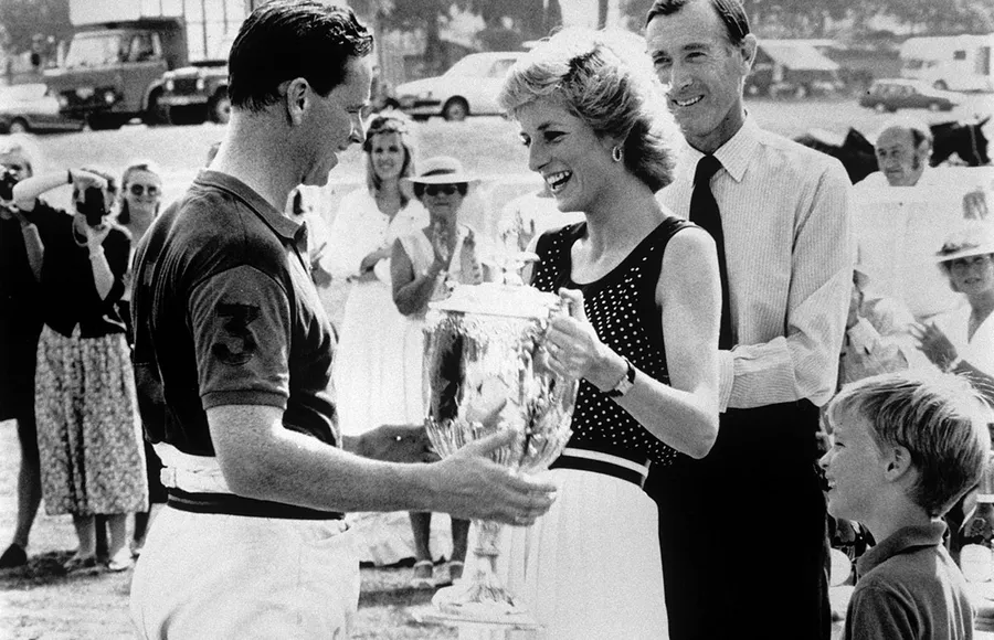 Foto: Shutterstock; James Hewitt, princesa Diana y príncipe William en un campeonato de polo, 1989