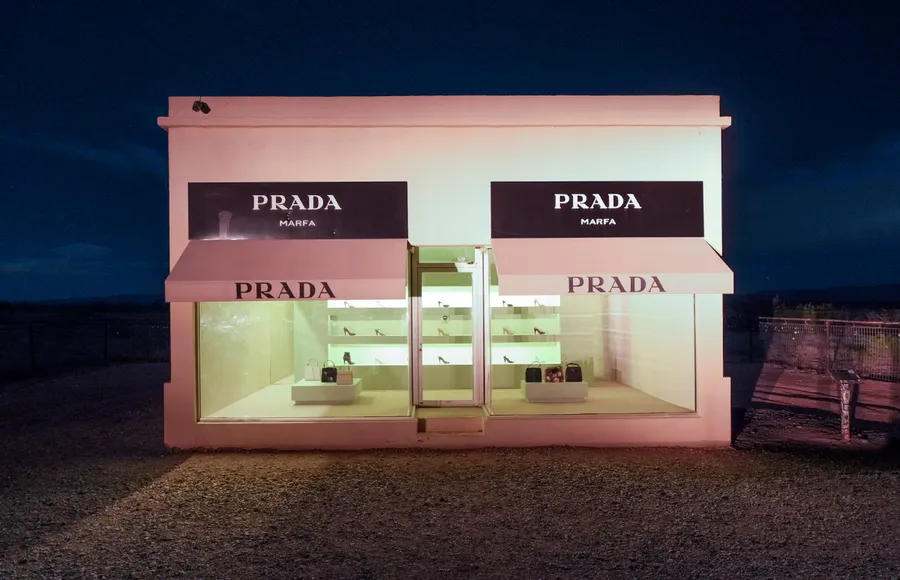 Prada Marfa tienda desierto