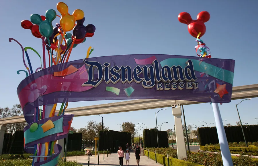 disneyland-covid.jpg