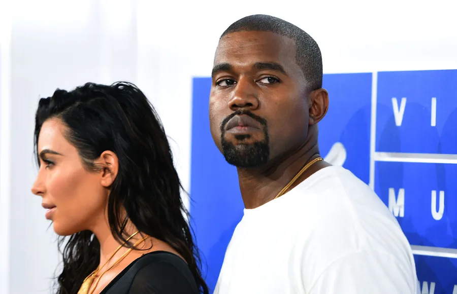 Kanye West le pidió a Kim contactarlo solo "a través de su staff de seguridad"