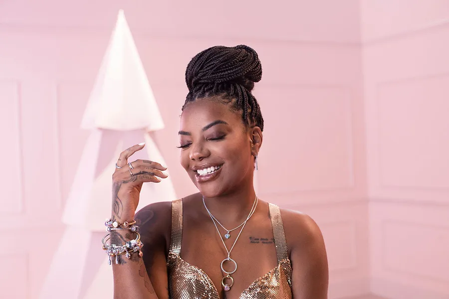Cantante Ludmilla usando Pandora