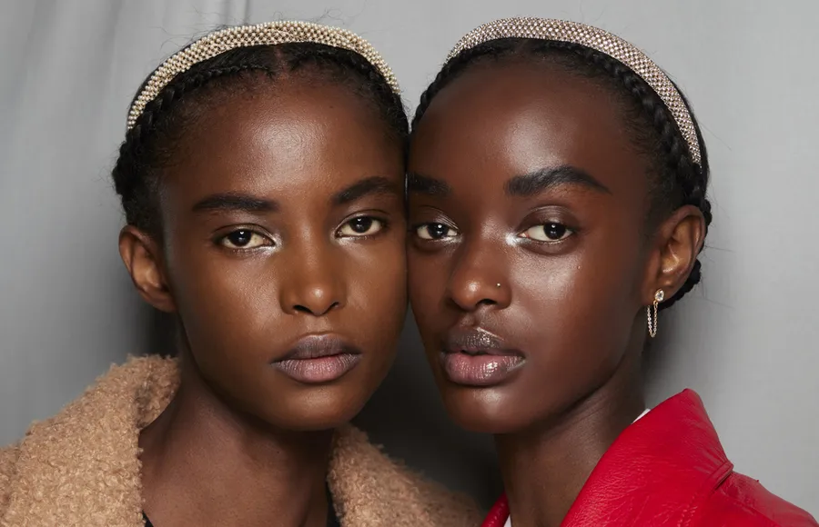 diorF22-ojos-grandes-abrir-mirada-trucos-maquillaje-iluminador-delineador-máscara-corrector.jpg