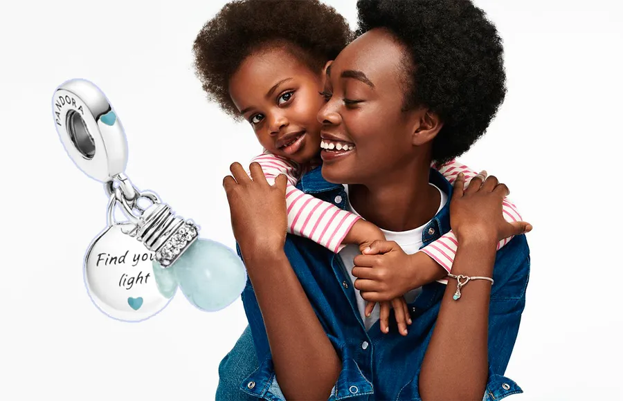 Pandora-UNICEF-nuevo-charm-ayuda-jovenes-niños-ONU-dije-Lightbulb-luz-brillo-oscuridad.jpg