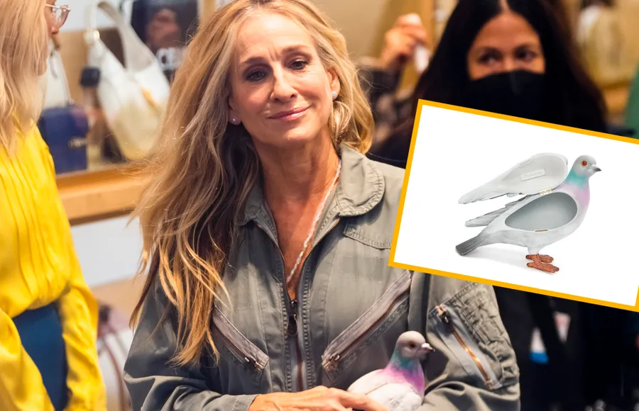 Carrie Bradshaw con la bolsa de paloma de JW Anderson