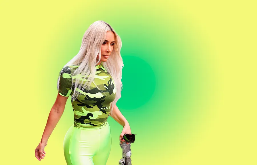 kim-karsahian-look-verde-neón-parís1.jpg