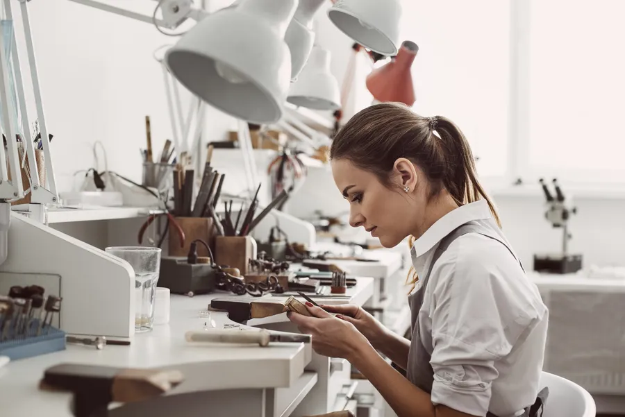 elle francia lvmh artesania femenina