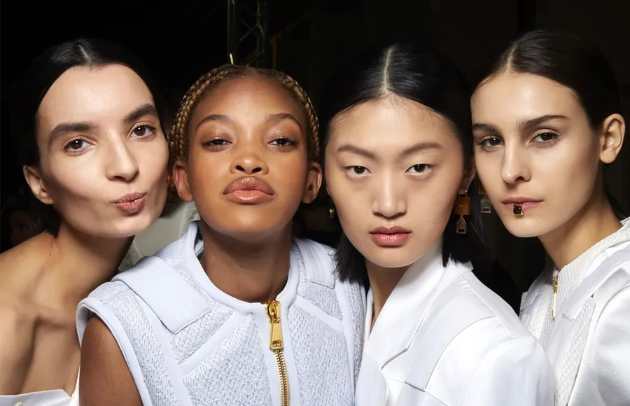 BALMAINf22-spray fijador-piel-maquillaje-acabado-fijar-prolongar-makeup-base.jpg