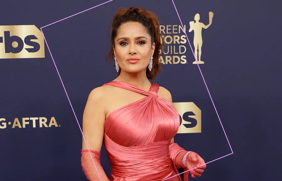 Salma Hayek evoca a Marilyn Monroe con su vestido rosa en los SAG Awards