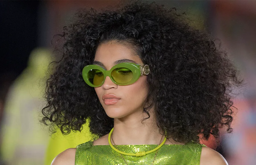 VERSACEs22-pelo chino-pelo rizado-chinos-rizos-cabello-shampoo-acondicionador-mascarilla.jpg