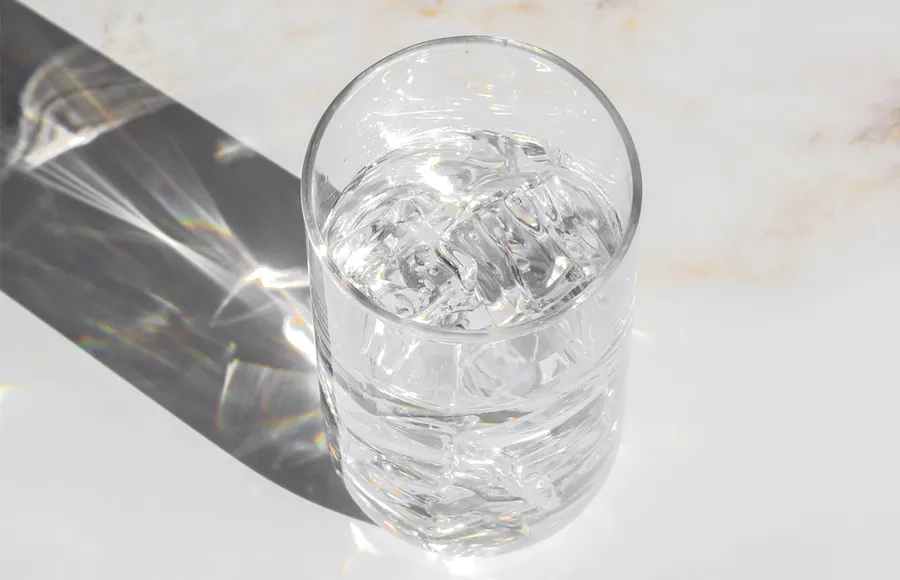 unsplash-agua-fria-tomar agua fria-hidratacion-cuerpo-digestion-inflama-inflamacion.jpg