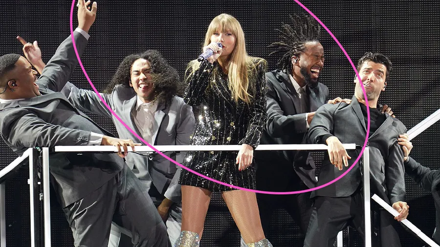 Taylor Swift se esconde en un carro de limpieza en sus conciertos y sus fans tienen pruebas.