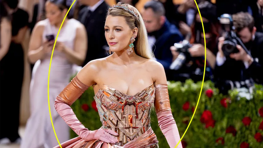 Blake Lively agradece a su entrenador por mantenerla en forma.