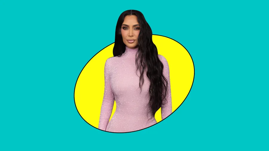 Kim Kardashian llega a París Fashion Week y triunfa en Victoria Beckham