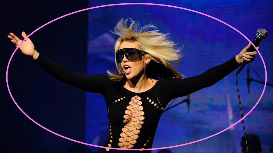MileyEndlessSummerVacationsEspecialDisney+.jpg