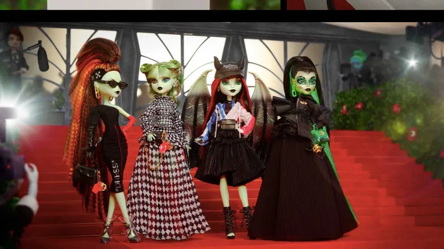 Off-White celebra su décimo aniversario y Halloween con Monster High.