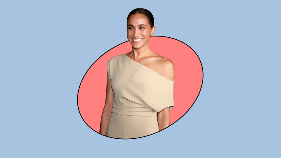 Meghan Markle regresa a la red carpet con un vestido beige.