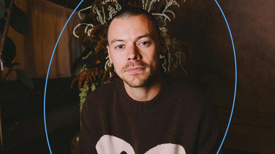 Harry Styles confirma que se rapó mientras promociona sus nuevas fragancias