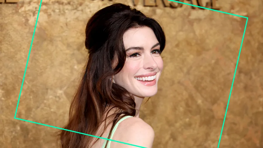 Anne Hathaway le pide a sus fans educadamente que esperen a tomarse fotos