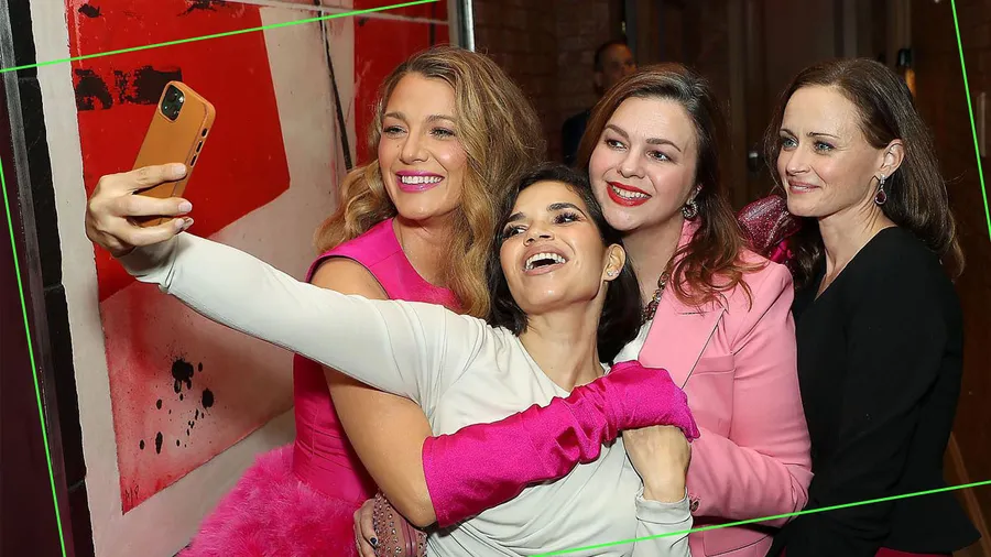 El cast de Sisterhood of the Traveling Pants se reencuentra al estilo Barbie