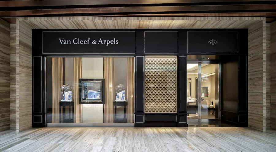 Nueva boutique de Van Cleef & Arpels en Artz Pedregal, México.