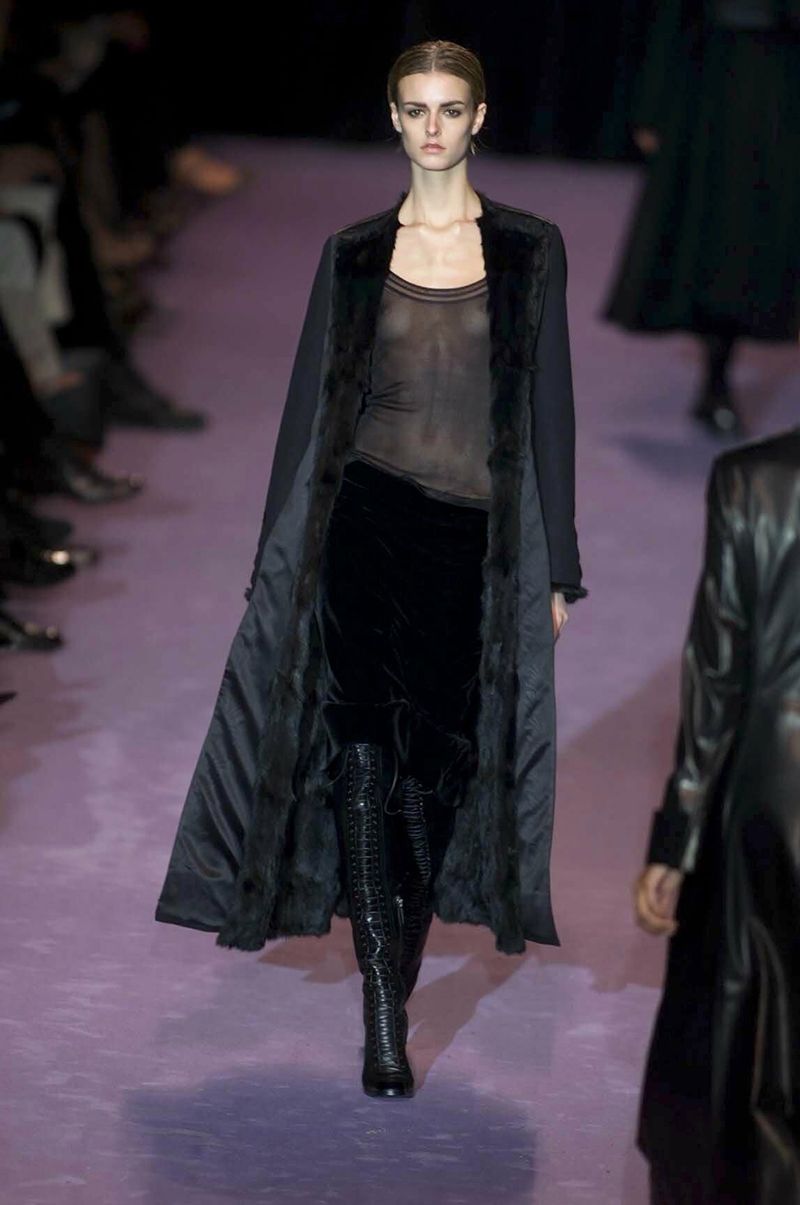 THE TOM FORD DESIGNS FOR THE YVES SAINT LAURENT RIVE GAUCHE AUTUMN/WINTER COLLECTION 2001, PARIS FASHION WEEK, FRANCE