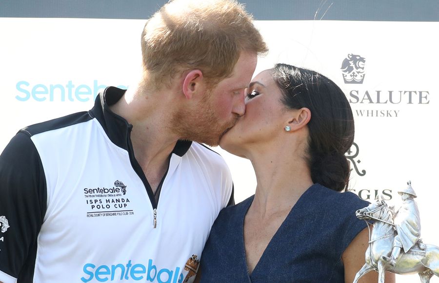 Beso-Meghan-Markle-Principe-Harry