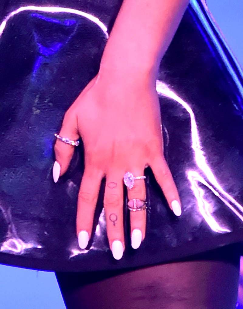Ariana Grande anillo