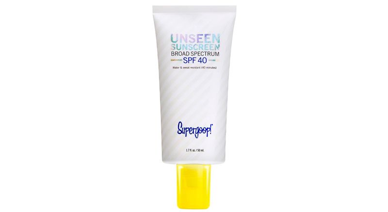bloqueador-transparente-fps-spf-supergoop-unseen-sunscreen-poros-base-maquillaje