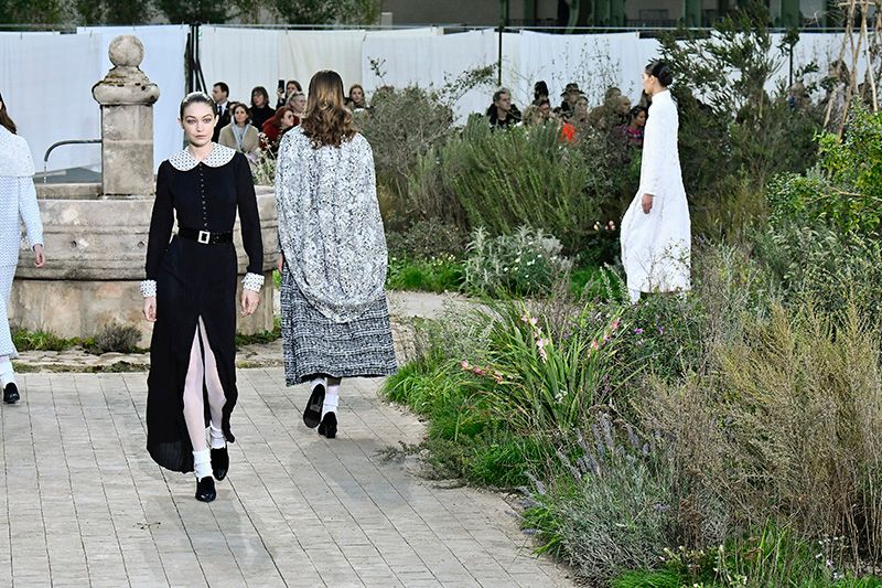 Chanel : Runway - Paris Fashion Week - Haute Couture Spring/Summer 2020
