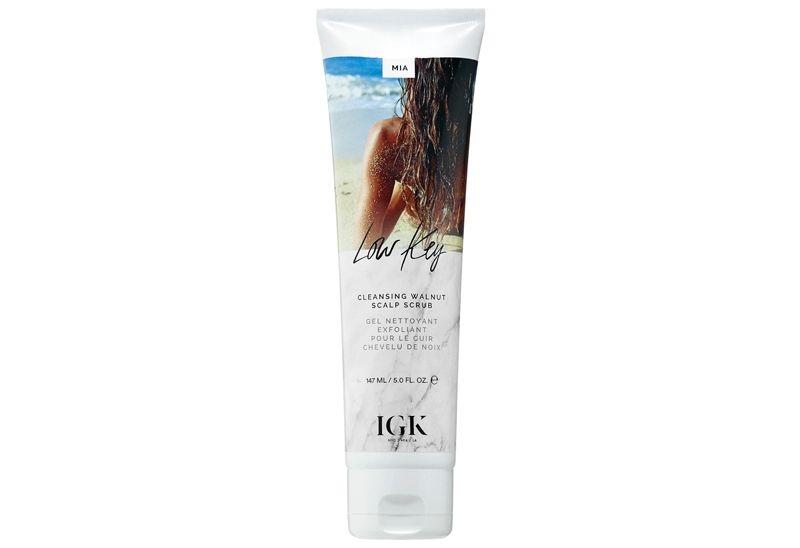 shampoo-exfoliante-cuero cabelludo-pelo-rutina-caspa-luminosidad-grasa-igk