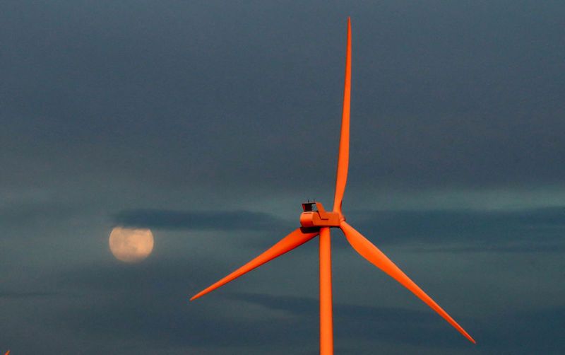 Super Pink Moon Rises Over UK
