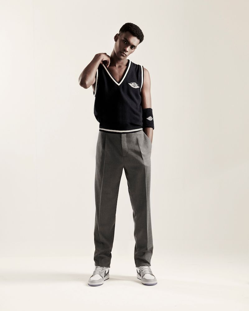DIOR_MEN_SUMMER_2020_THE AIR JORDAN 1 HIGH OG DIOR SNEAKERS_©BRETT LLOYD_7