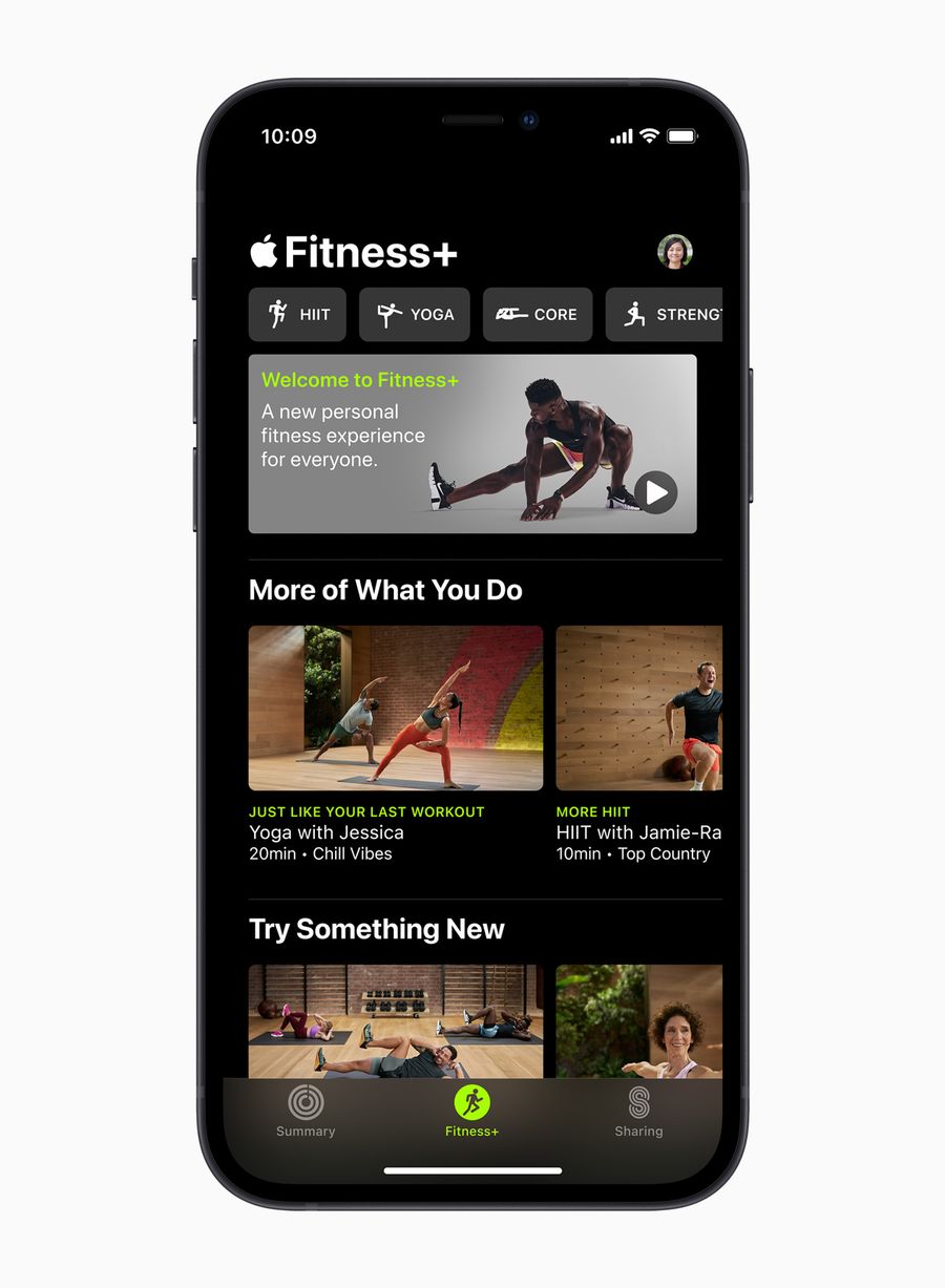 Apple_iPhone12-fitnessplus-menu-yoga-screen_12142020.jpg