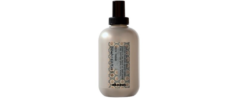 DAVINES-ondas playeras-sprays-pelo-look.jpg