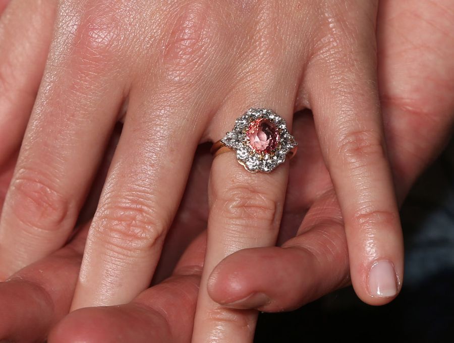 princesa-eugenia-anillo-compromiso
