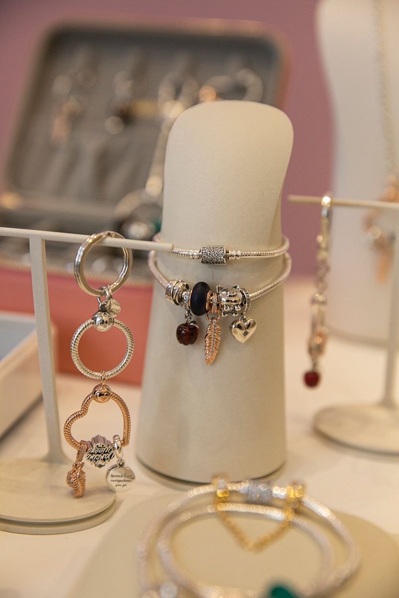 Pandora dijes O y de corazón, pulseras y charms.jpg