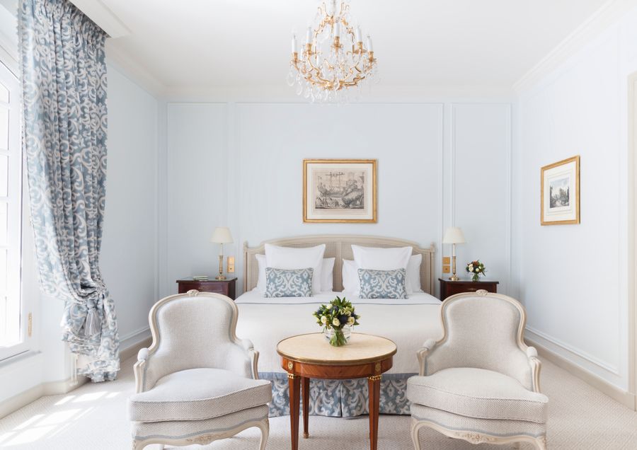 Le Bristol Paris - Chambre Deluxe - © Claire Cocano 2.jpg