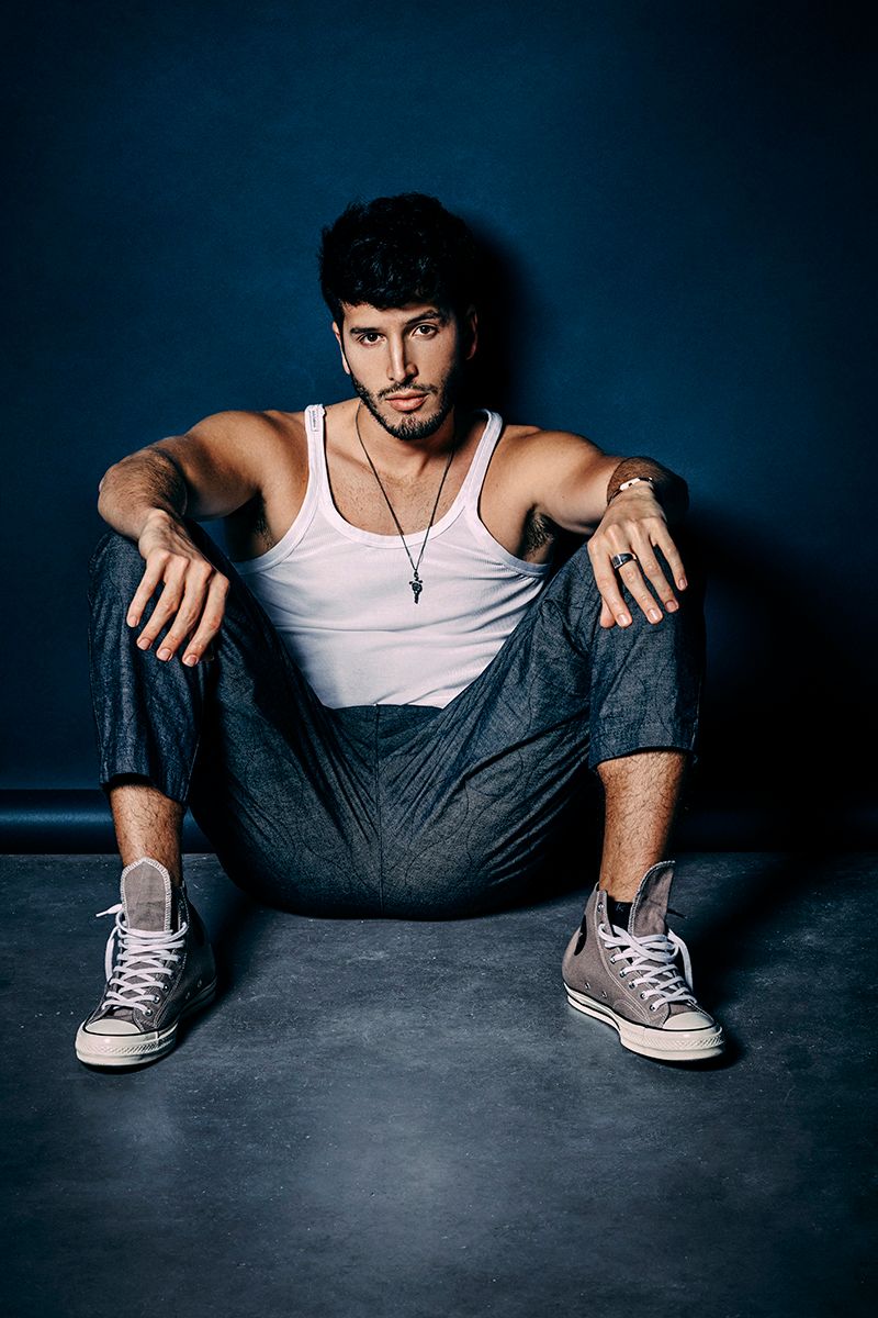 2-sebastian yatra-tommy hilfiger-fragancia-locion-impact-intense-entrevista.jpg