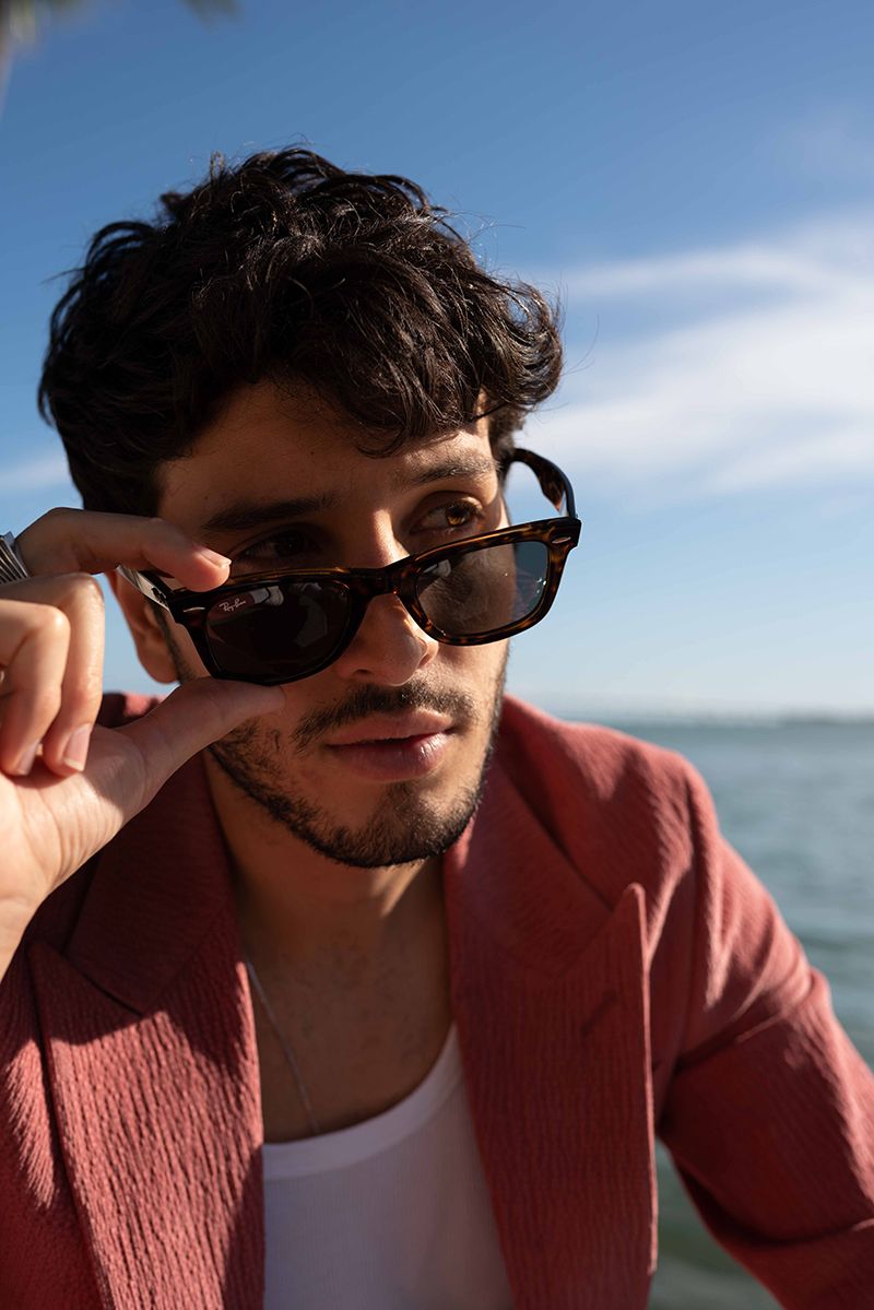 4-sebastian yatra-tommy hilfiger-fragancia-locion-impact-intense-entrevista.jpg