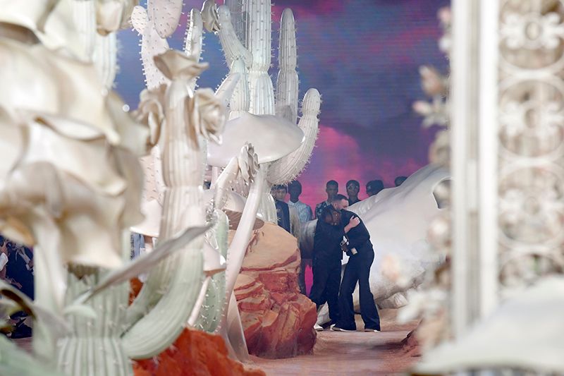 dior travis scott colaboracion pospone
